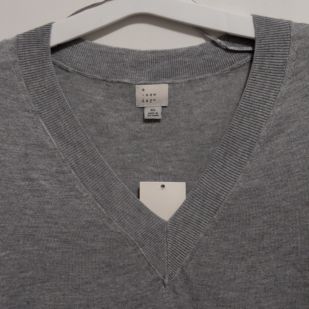Gray V-neck Thin And Lightweight Sweater - Picture 2 of 4